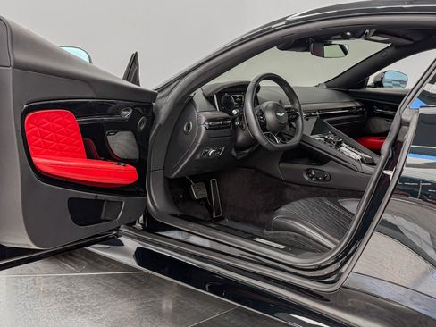Used 2024 Aston Martin DB12 Coupe RWD image 22