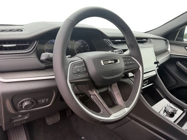 New 2026 Jeep Grand Cherokee Altitude AWD/4WD image 13
