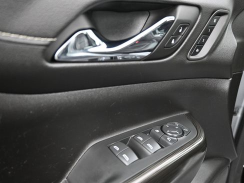 Used 2023 GMC Acadia SLT w/ Technology Package AWD/4WD image 26