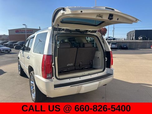 Used 2011 Cadillac Escalade Platinum AWD/4WD image 12