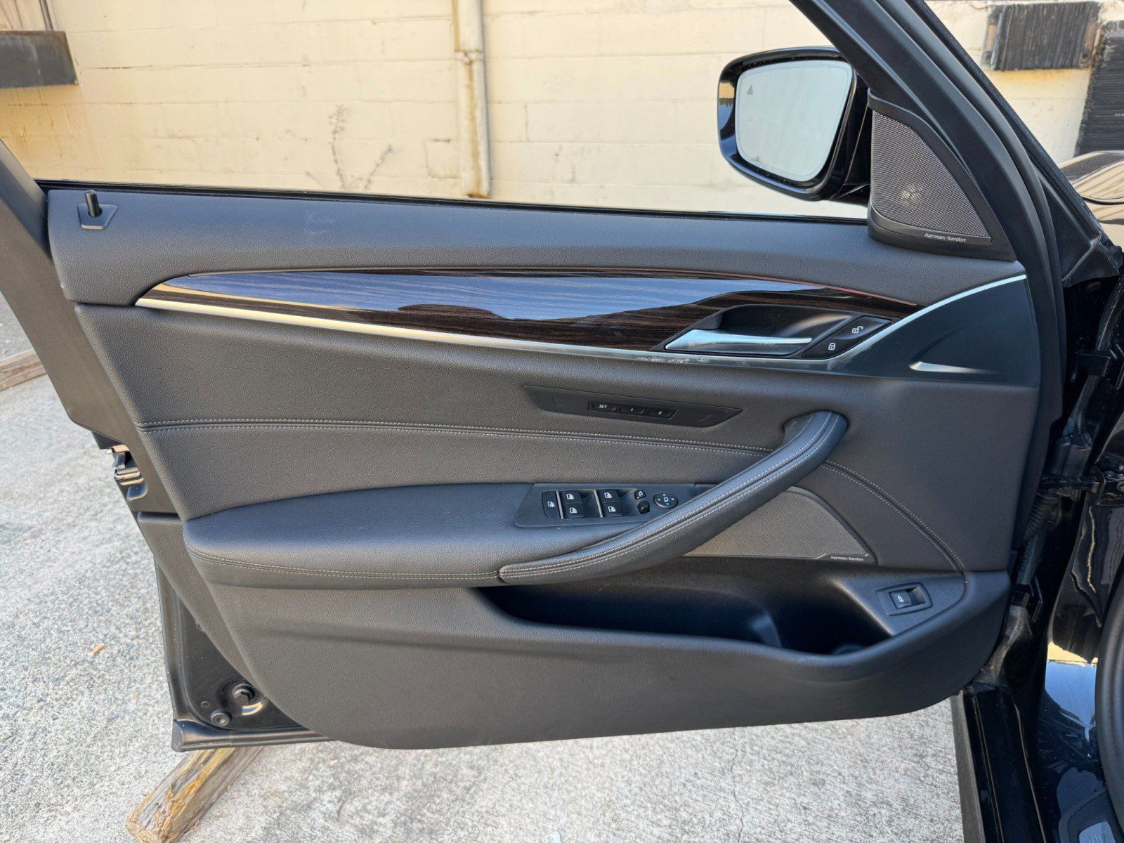 Used 2023 BMW 540i w/ M Sport Package RWD image 44