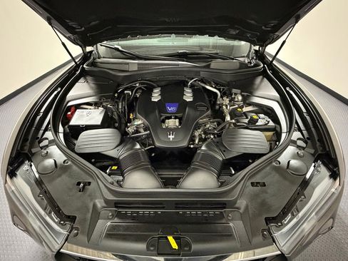 Used 2018 Maserati Levante S GranSport image 17