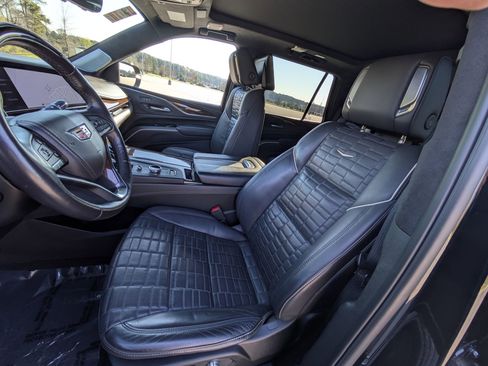 Used 2023 Cadillac Escalade Sport Platinum w/ Heavy-Duty Trailer Package image 19