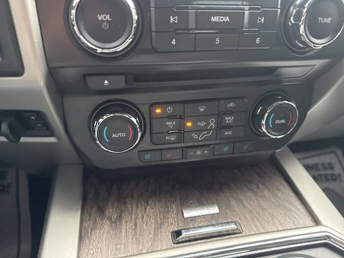 Used 2017 Ford F250 Lariat w/ Chrome Package image 33