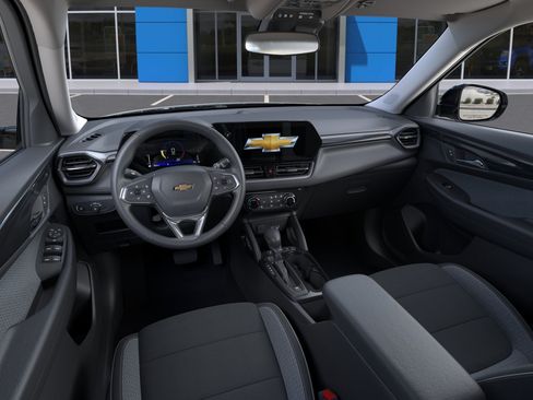 New 2026 Chevrolet TrailBlazer LT w/ LT Cold Weather Package FWD image 39