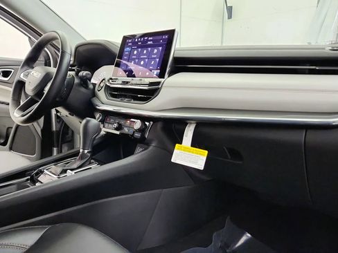 Used 2022 Jeep Compass Limited image 36