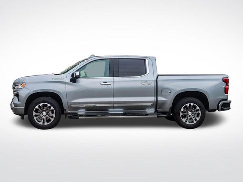 Used 2025 Chevrolet Silverado 1500 High Country w/ Technology Package AWD/4WD image 2