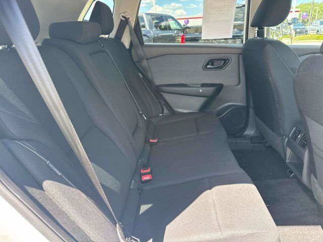 Used 2023 Nissan Rogue S AWD/4WD image 13