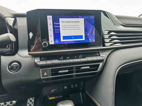 Used 2025 Toyota Camry SE image 28