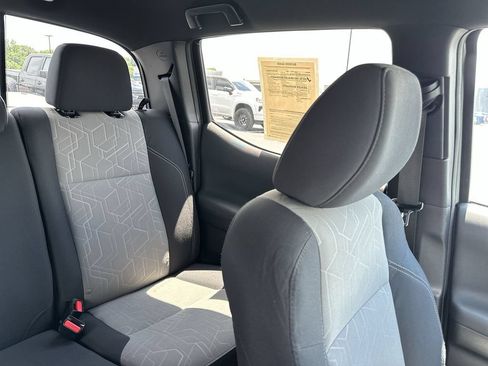 Used 2022 Toyota Tacoma TRD Off-Road AWD/4WD image 14