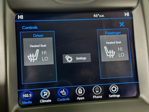 Used 2023 Chrysler 300 Touring L image 32