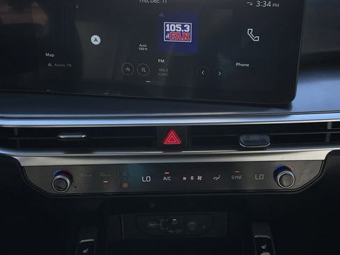 Used 2024 Kia Sorento EX w/ Panoramic Sunroof Package image 17