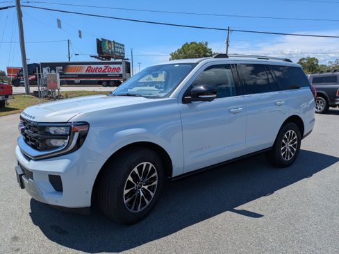 Used 2025 Ford Expedition Platinum AWD/4WD image 8