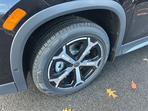 New 2026 Volkswagen Tiguan SE image 2