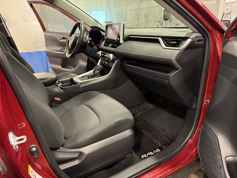 Used 2019 Toyota RAV4 XLE image 20