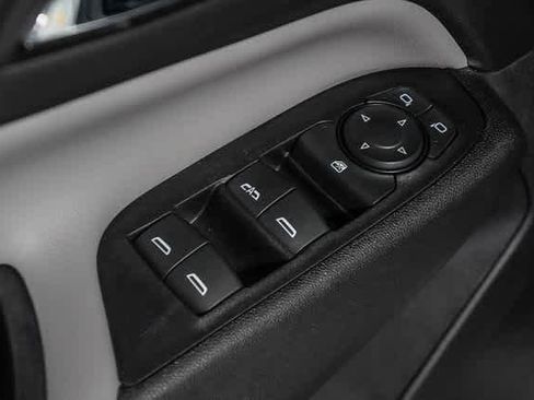 Used 2019 Chevrolet Equinox LS image 22