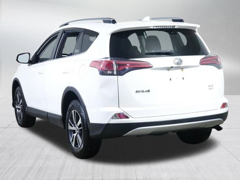 Used 2018 Toyota RAV4 XLE AWD/4WD image 5