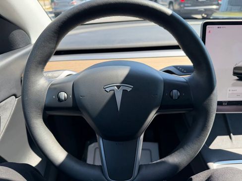 Used 2022 Tesla Model Y Long Range AWD/4WD image 12