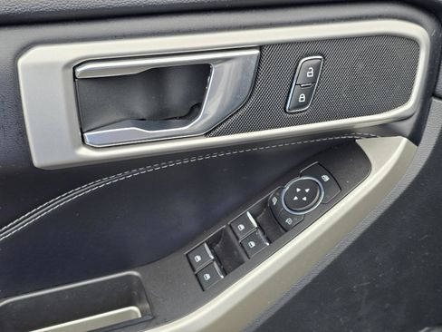 Used 2021 Ford Explorer XLT image 16