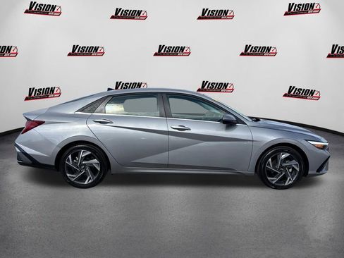 Used 2025 Hyundai Elantra Limited FWD image 4