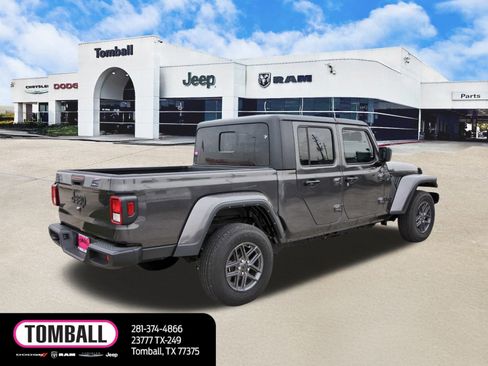 Used 2024 Jeep Gladiator Sport image 7