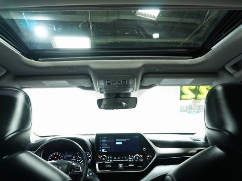 Certified 2023 Toyota Highlander L image 23