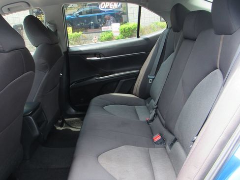 Used 2019 Toyota Camry LE FWD image 19