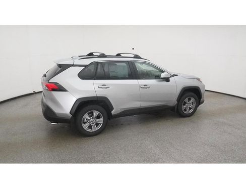 Used 2025 Toyota RAV4 XLE image 11