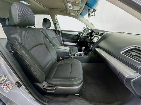 Used 2018 Subaru Outback 2.5i Premium image 7