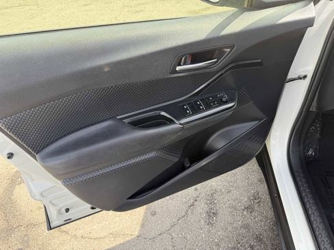 Used 2018 Toyota C-HR XLE image 8