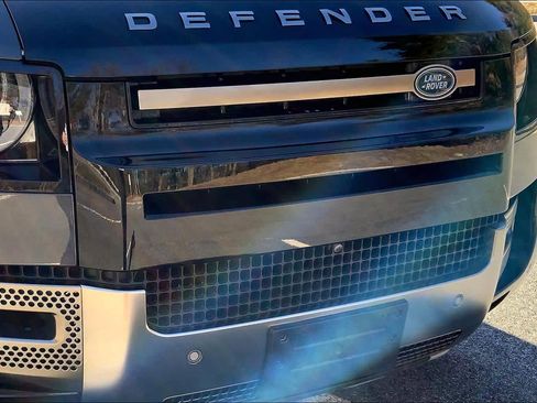 Used 2021 Land Rover Defender 90 X image 28