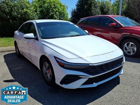Used 2025 Hyundai Elantra SE image 1