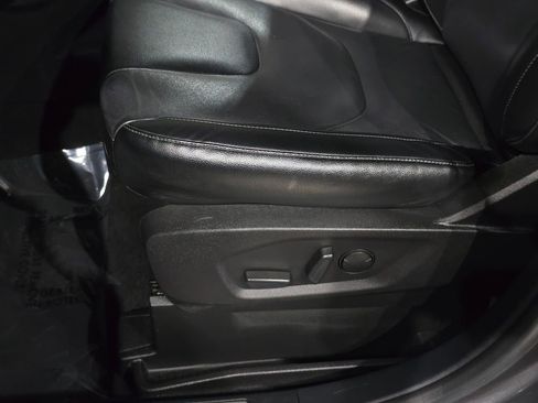 Used 2022 Ford Edge Titanium image 23