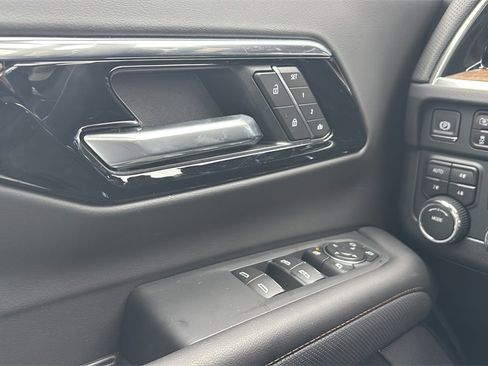 Used 2025 Chevrolet Tahoe High Country w/ Sun And Tow Package image 17