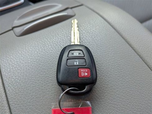 Used 2019 Toyota Highlander LE FWD image 26