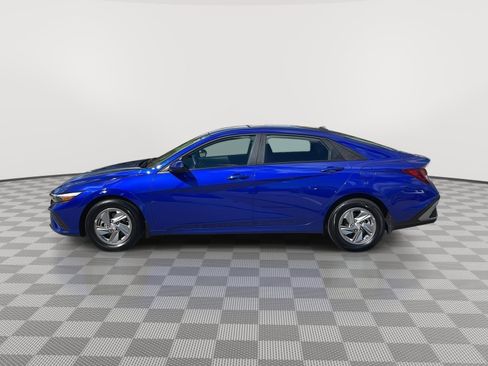 Certified 2025 Hyundai Elantra SE FWD image 8