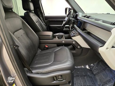 Used 2020 Land Rover Defender 110 First Edition image 27