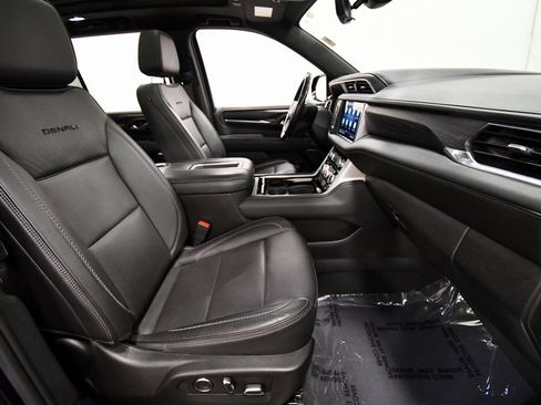 Used 2021 GMC Yukon Denali w/ Denali Premium Package image 19