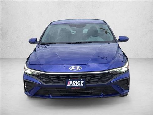 Used 2024 Hyundai Elantra SEL FWD image 2