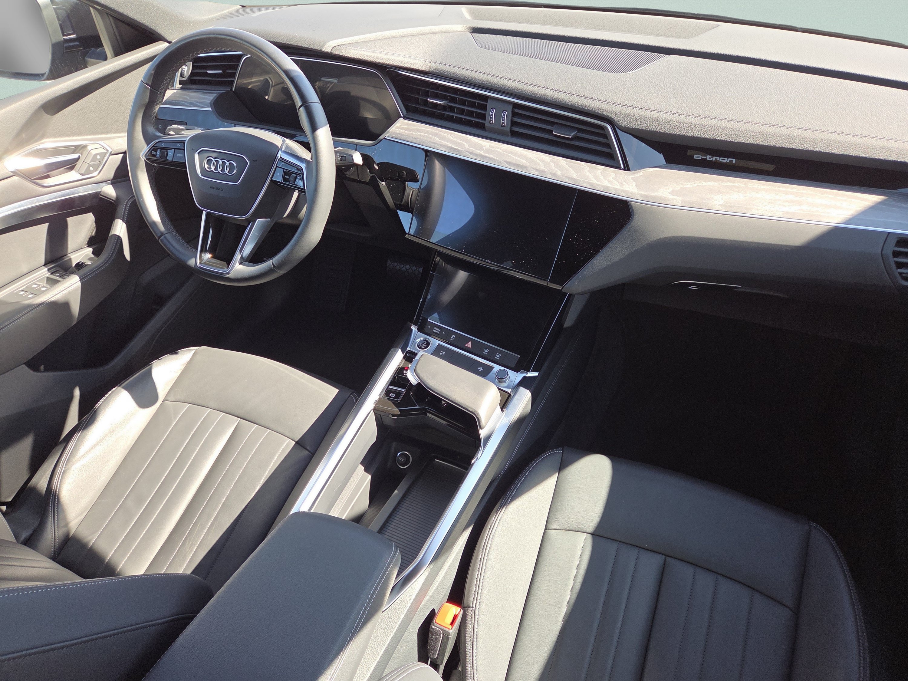 Used 2024 Audi Q8 e-tron Premium AWD/4WD image 28