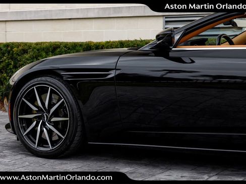 Used 2019 Aston Martin DB11 Volante image 9