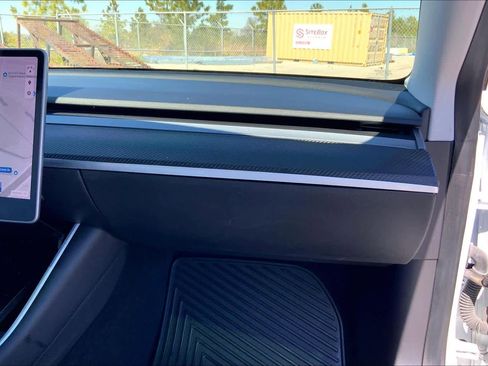 Used 2020 Tesla Model 3 Standard Range Plus image 18