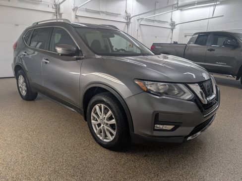 Used 2017 Nissan Rogue SV AWD/4WD image 5