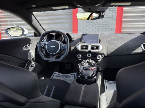 Used 2020 Aston Martin V8 Vantage Coupe image 22