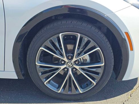 Used 2025 Toyota Prius XLE FWD image 9