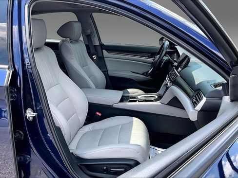Used 2018 Honda Accord Touring image 4