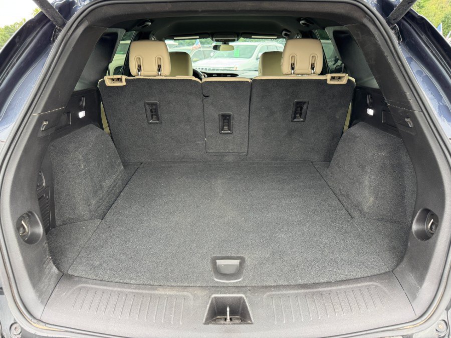 Used 2018 Cadillac XT5 AWD image 17
