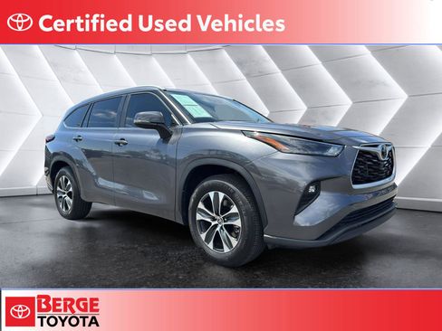 Certified 2024 Toyota Highlander XLE image 1