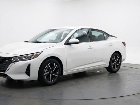Used 2025 Nissan Sentra SV FWD image 3