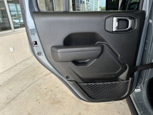 Used 2024 Jeep Wrangler Unlimited Rubicon w/ Safety Group image 27